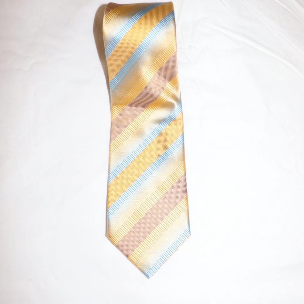 100% Silk Tie Hand Made Color: Blue/Gold